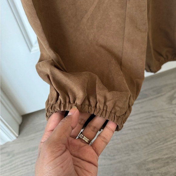 NWOT ADORABLE suede look romper! Size M. Open back with amazing frills! - Picture 5 of 8